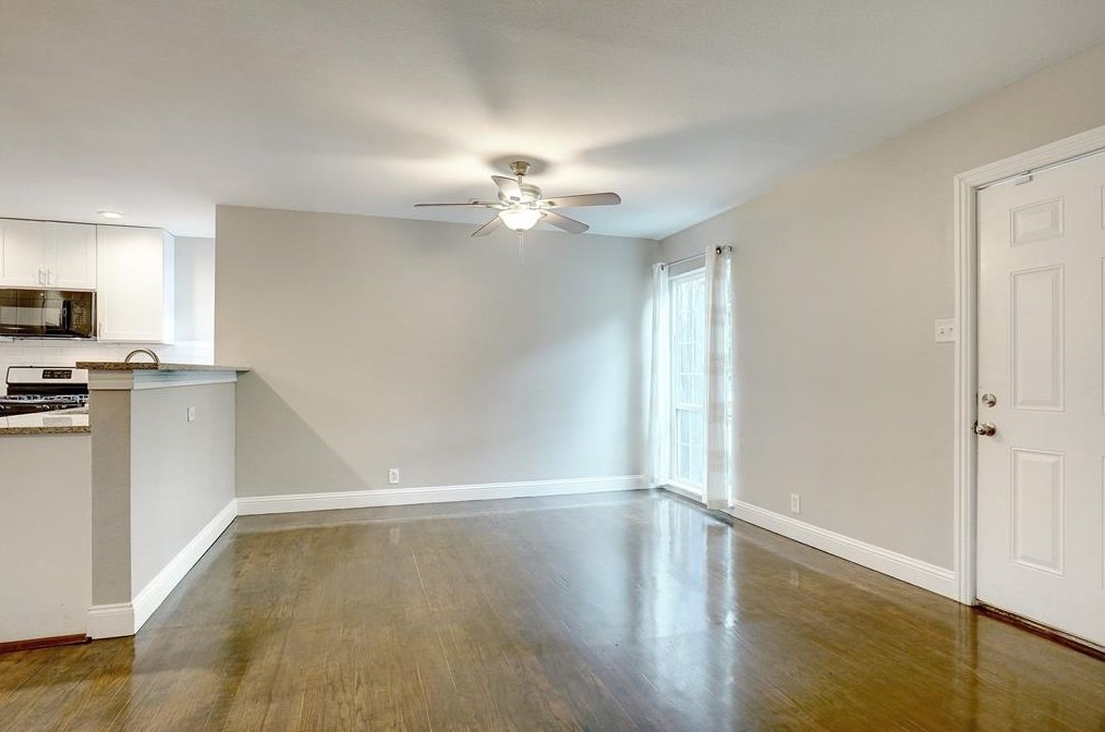 219 Hartsdale Dr, Dallas TX  75211-2855 exterior