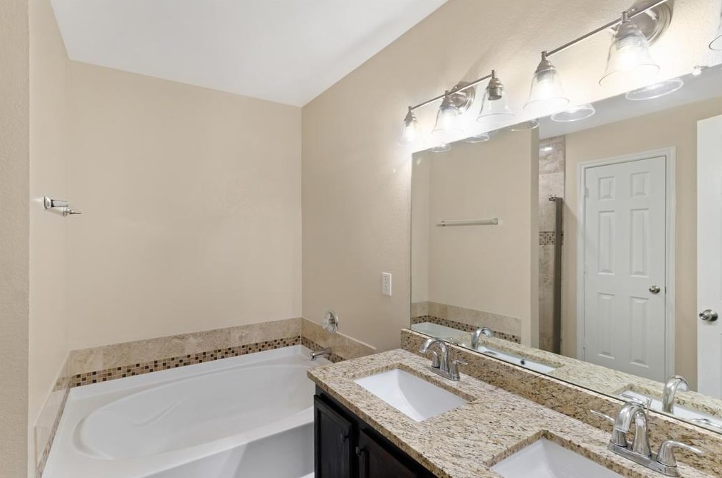 1072 Cavern Dr, Mesquite TX 75181-4418 exterior