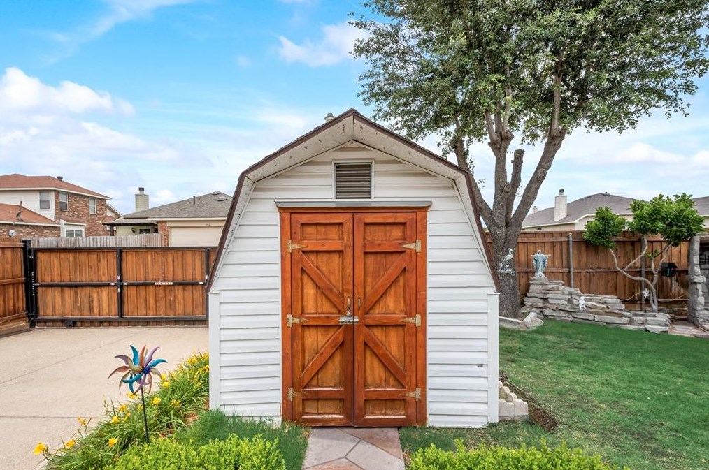 2529 Buck Dr, Mesquite TX 75181-1684 exterior