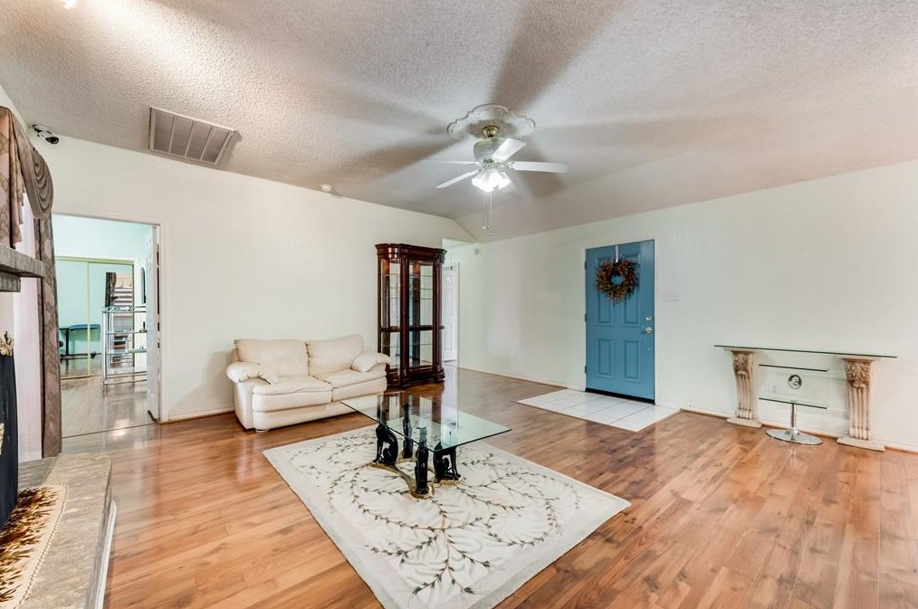 2529 Buck Dr, Mesquite TX 75181-1684 exterior