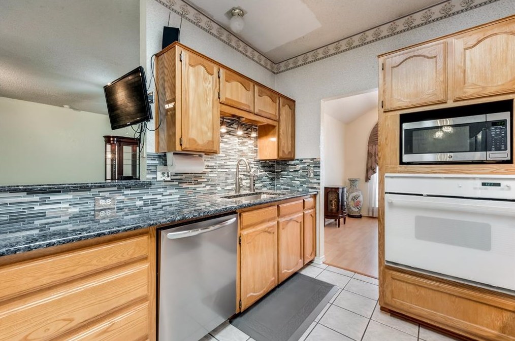 2529 Buck Dr, Mesquite TX 75181-1684 exterior