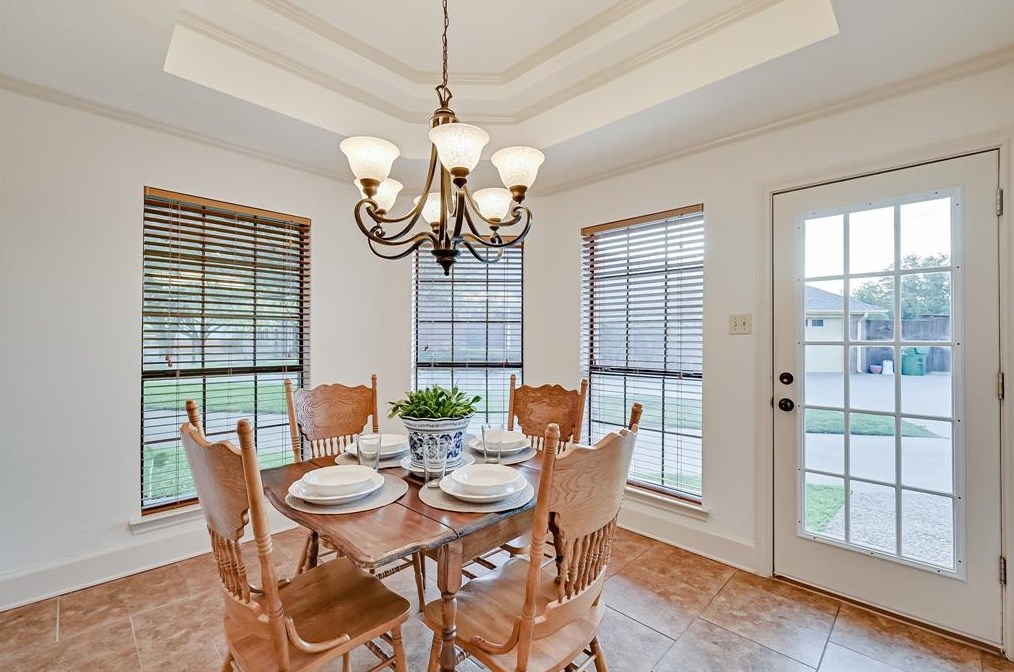 2312 Colleen Ct, Carrollton TX 75007-2037 exterior