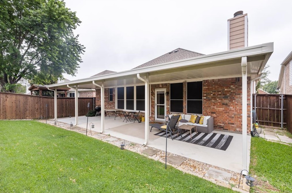 2401 Eaton Dr, Mckinney TX  75070-8824 exterior