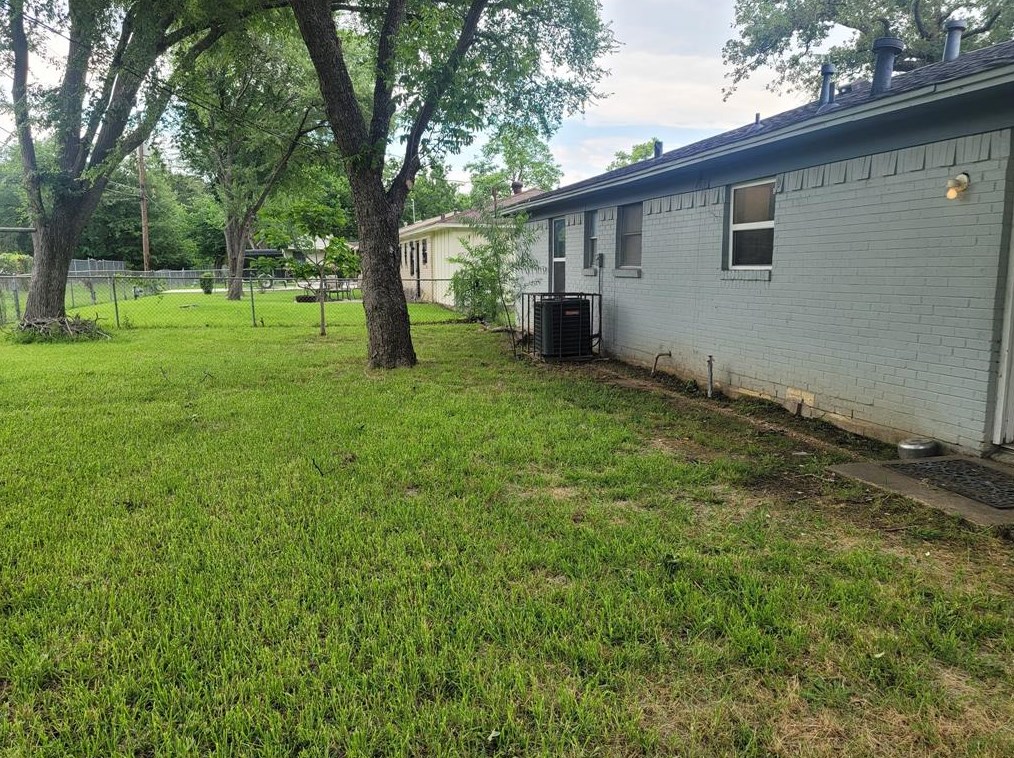 9605 Kittyhawk Ln, Dallas TX  75217-3706 exterior