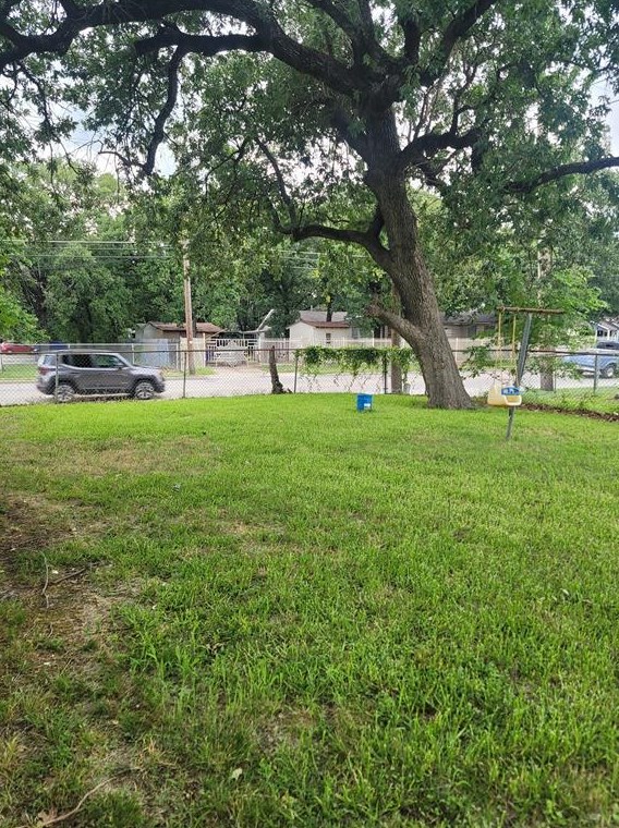 9605 Kittyhawk Ln, Dallas TX  75217-3706 exterior