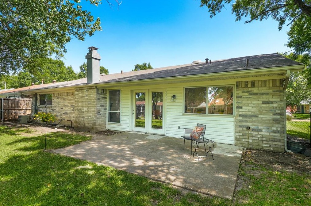 215 Debra Dr, Mesquite TX 75149-2519 exterior