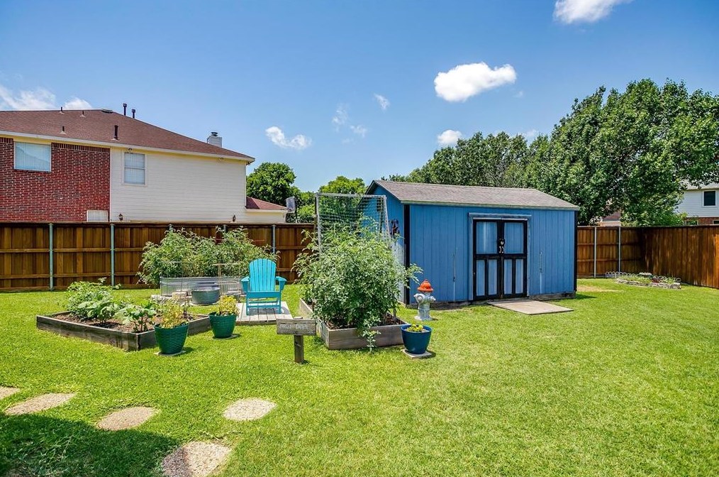 2105 San Simeon Dr, Mesquite TX 75181-4644 exterior