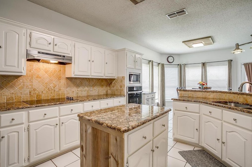 2105 San Simeon Dr, Mesquite TX 75181-4644 exterior