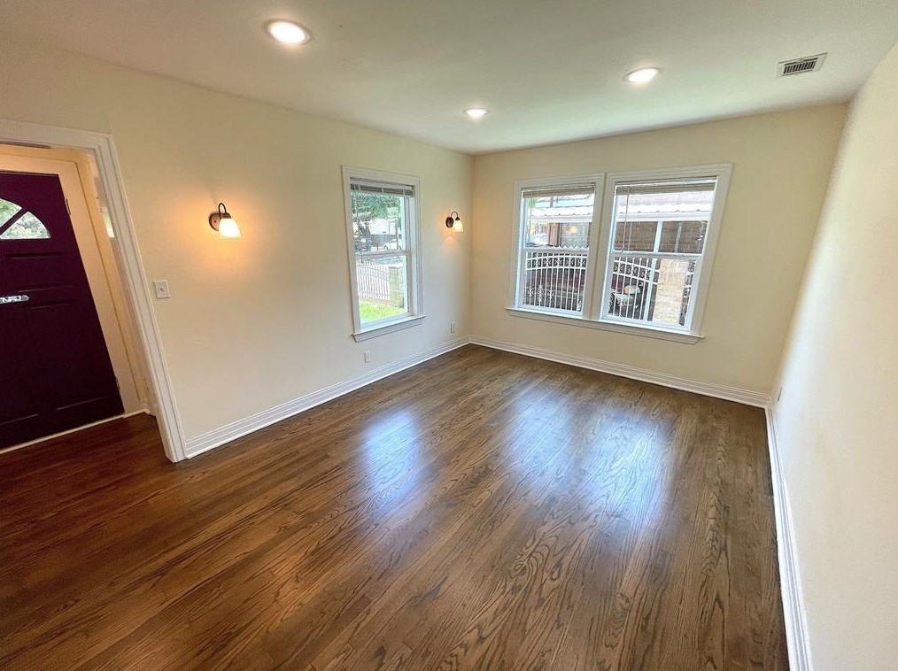 2547 Sharon St, Dallas TX  75211-5444 exterior