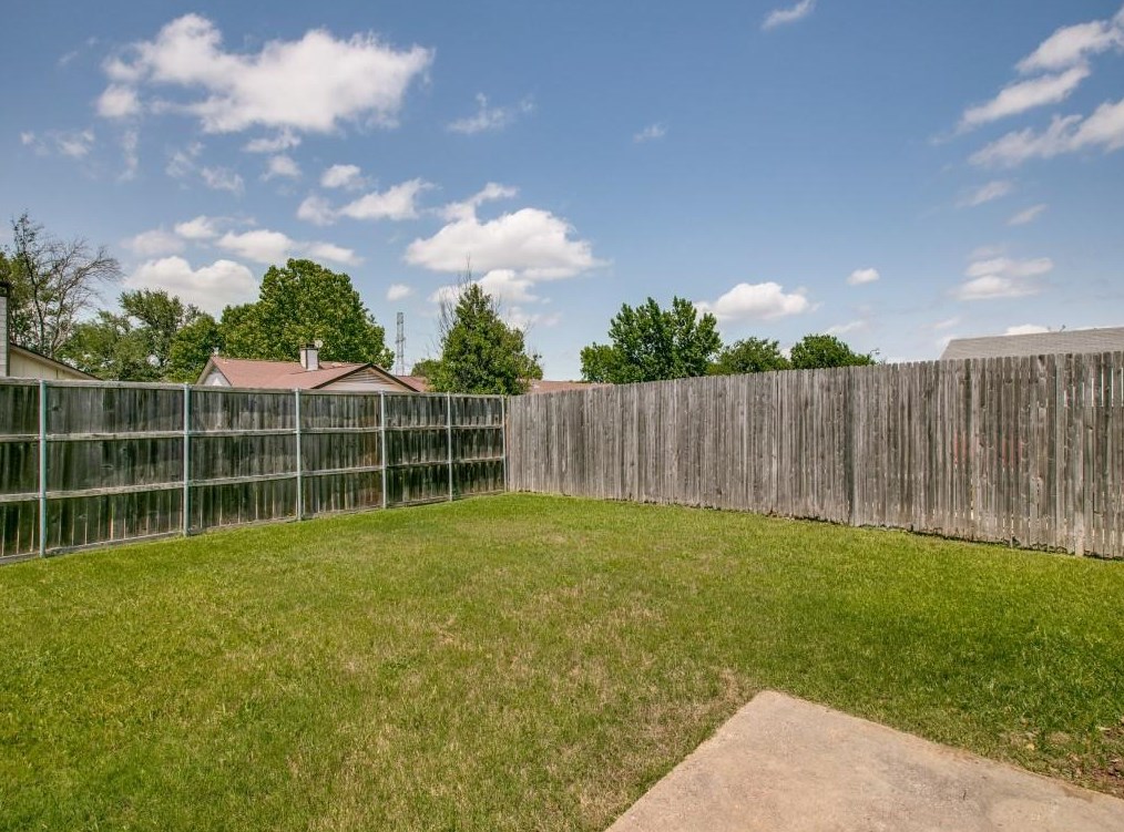 1615 Uvalde St, Mesquite TX 75150-2859 exterior