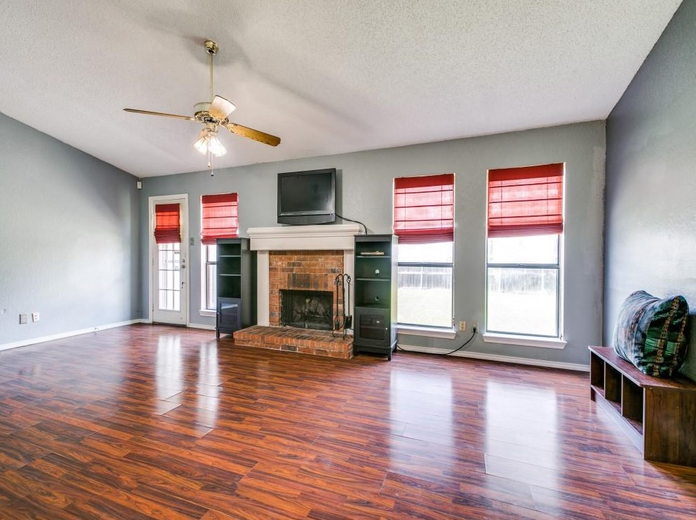 1615 Uvalde St, Mesquite TX 75150-2859 exterior