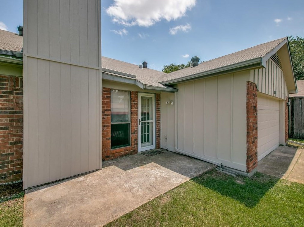 1615 Uvalde St, Mesquite TX 75150-2859 exterior