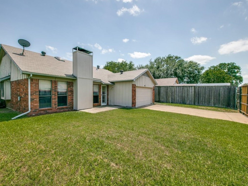 1615 Uvalde St, Mesquite TX 75150-2859 exterior