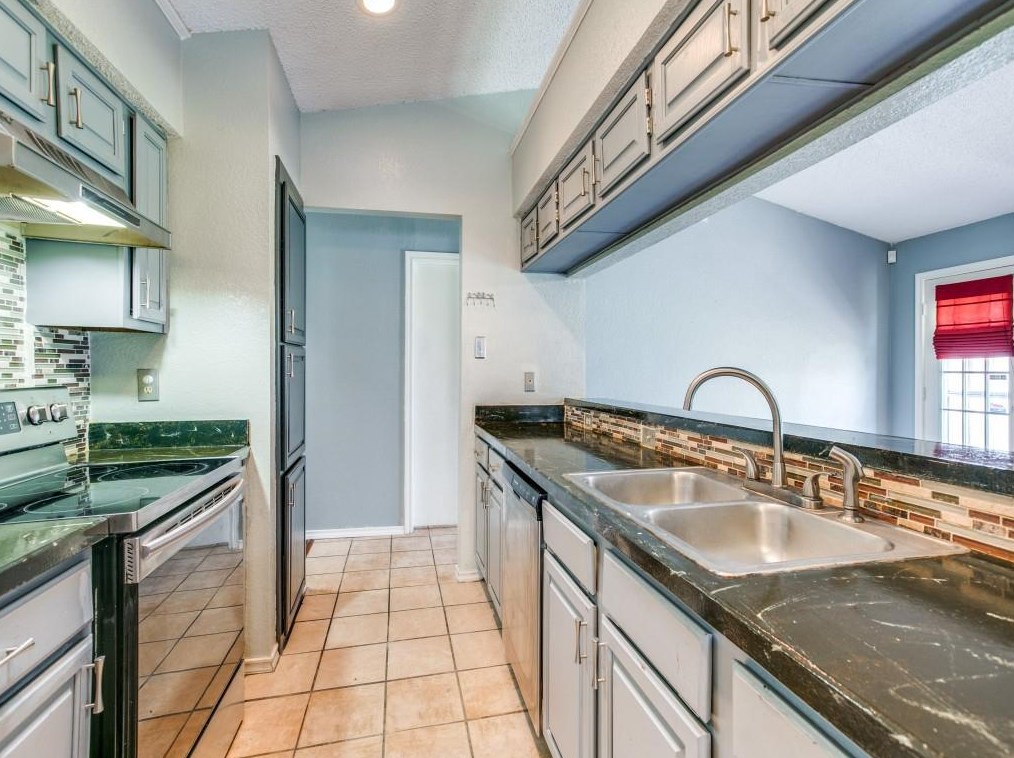 1615 Uvalde St, Mesquite TX 75150-2859 exterior