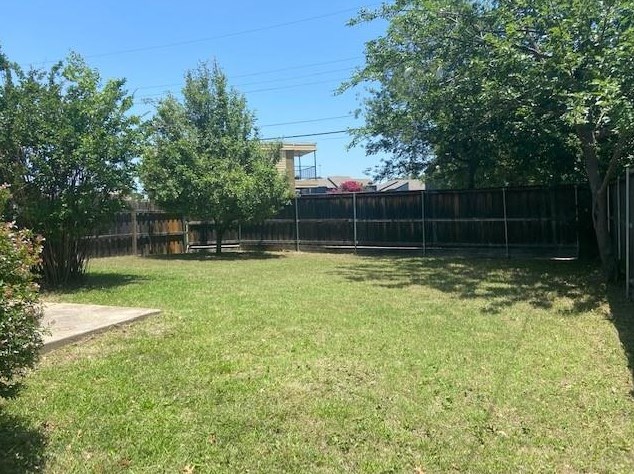 11019 Wallbrook Dr, Dallas TX  75238-3038 exterior