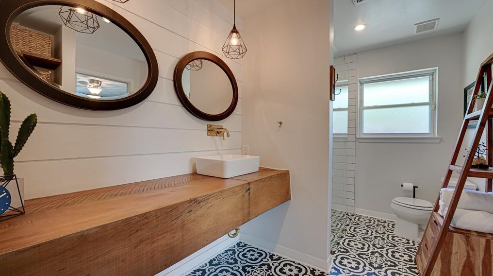 8931 Stanwood Dr, Dallas TX exterior