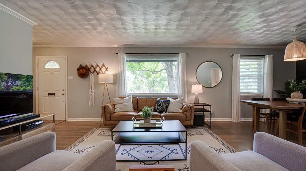 8931 Stanwood Dr, Dallas TX exterior