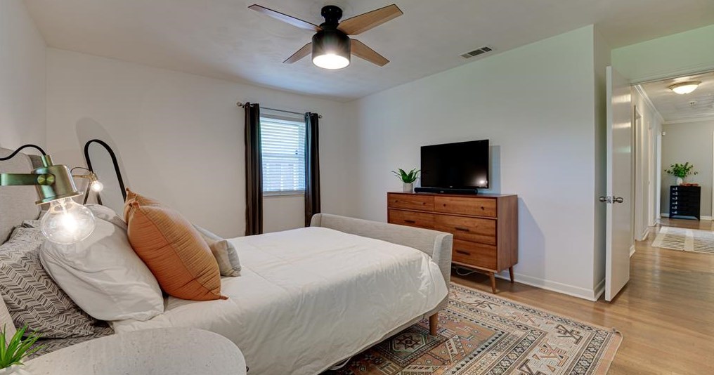 8931 Stanwood Dr, Dallas TX exterior