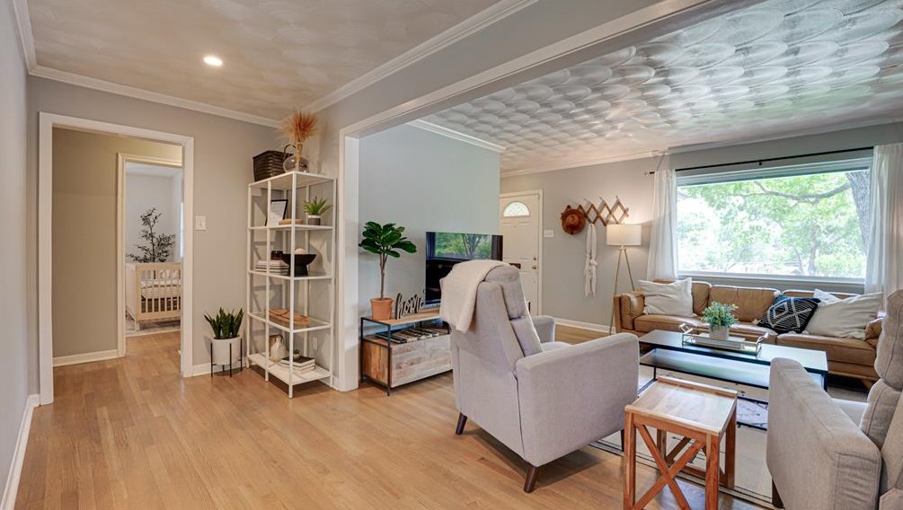 8931 Stanwood Dr, Dallas TX exterior