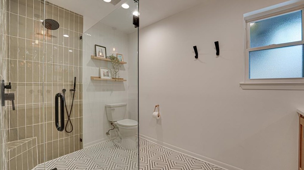 8931 Stanwood Dr, Dallas TX exterior