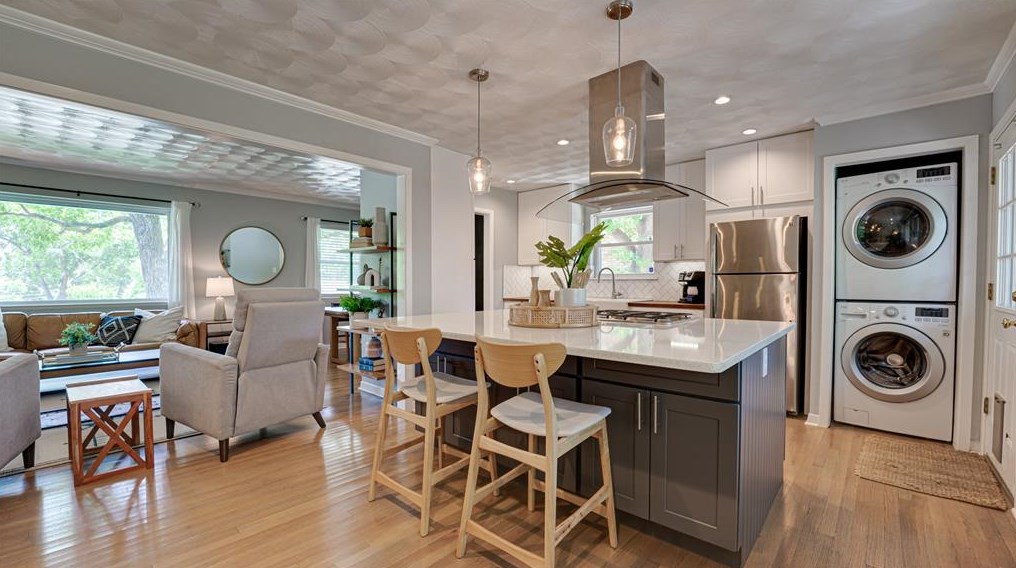 8931 Stanwood Dr, Dallas TX exterior