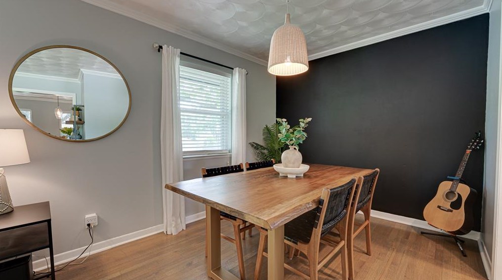 8931 Stanwood Dr, Dallas TX exterior