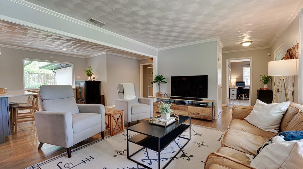 8931 Stanwood Dr, Dallas TX exterior