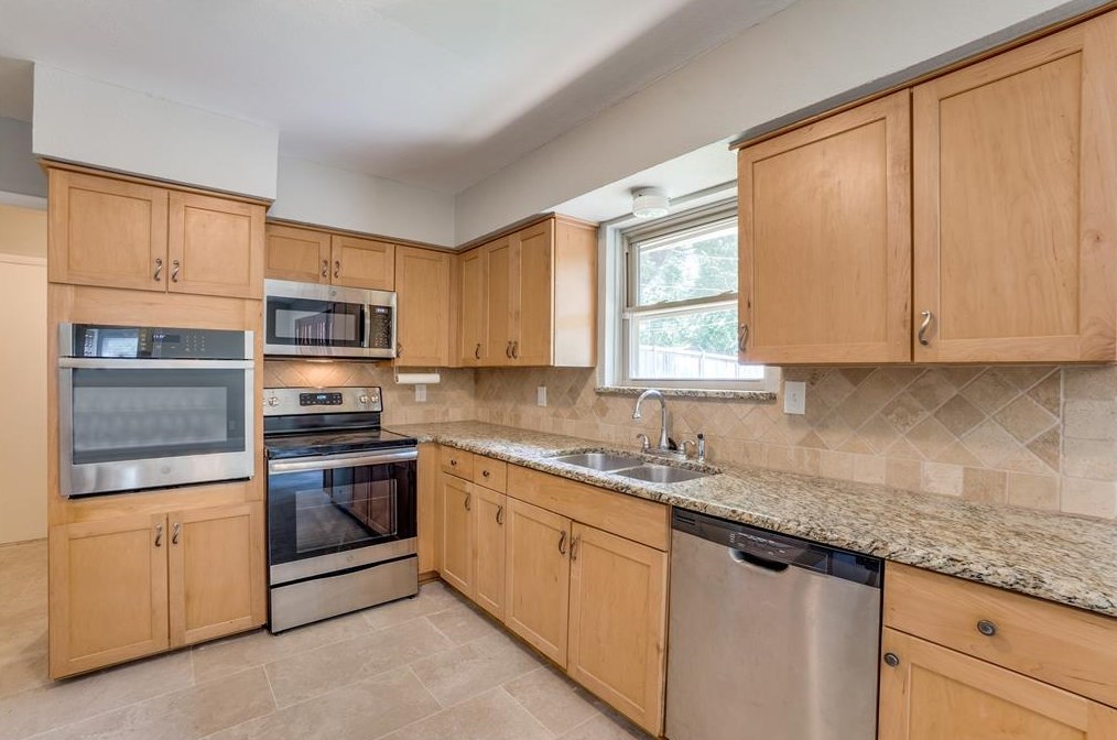 7131 Rutgers Dr, Dallas TX 75214-1760 exterior