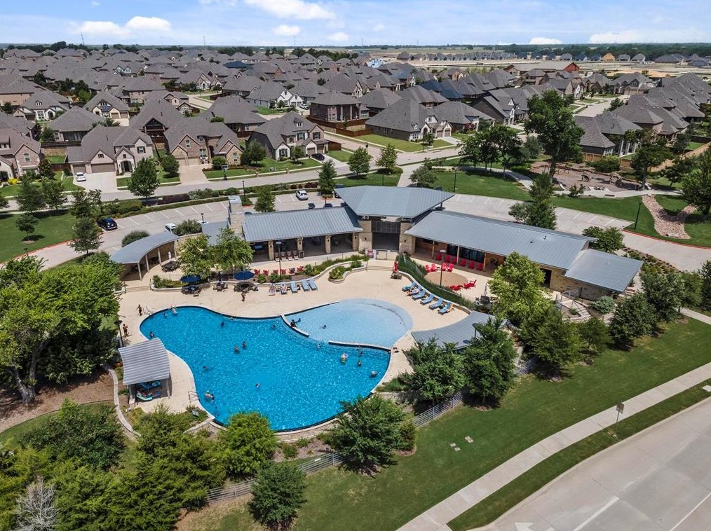 917 Llano Fls Dr, Mckinney TX  75071-3552 exterior