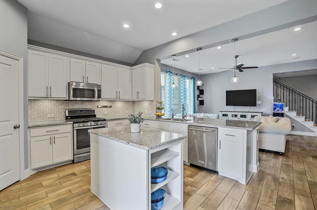 917 Llano Fls Dr, Mckinney TX  75071-3552 exterior