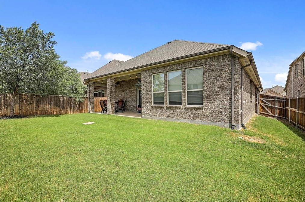 917 Llano Fls Dr, Mckinney TX  75071-3552 exterior