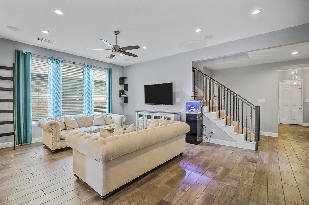 917 Llano Fls Dr, Mckinney TX  75071-3552 exterior