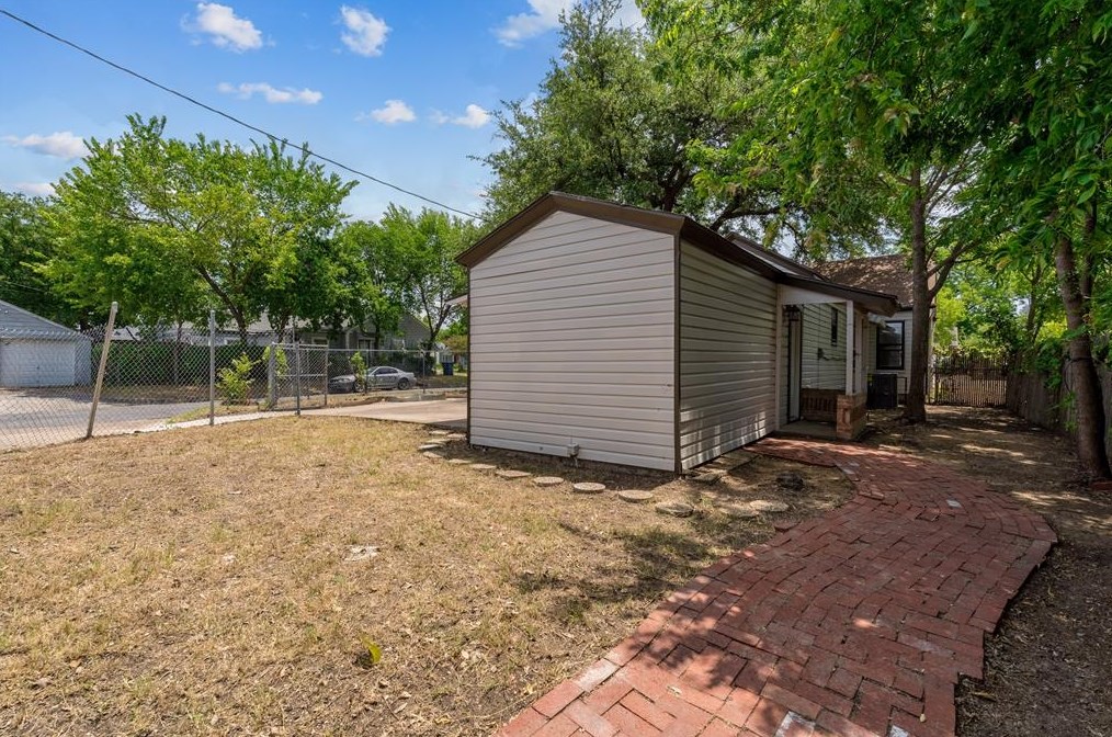 1603 Wilbur St, Dallas TX 75224-1612 exterior