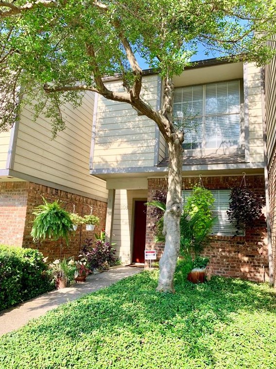 2535 Wedglea Dr, Dallas TX  75211-2037 exterior