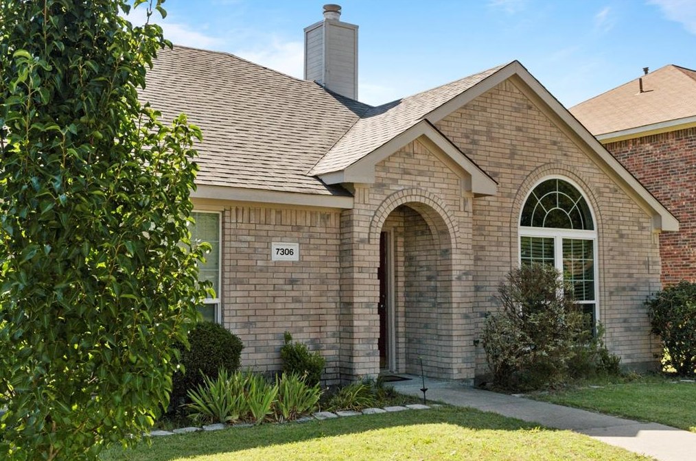 7306 San Carlos Dr, Rowlett TX  75089-2076 exterior