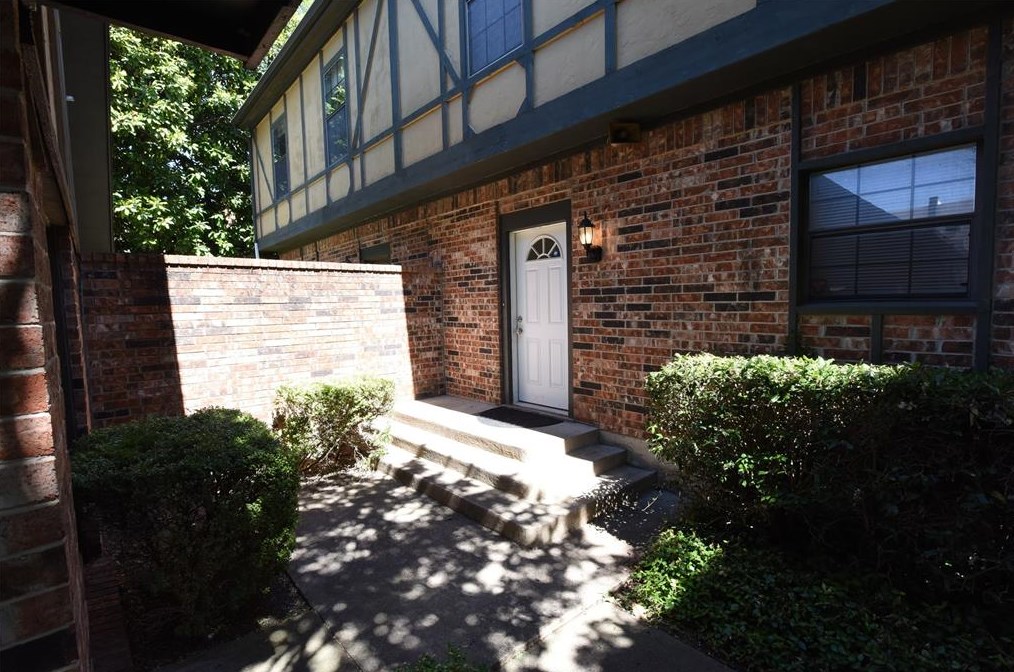 5731 Penrose Ave, Dallas TX  75206-5517 exterior