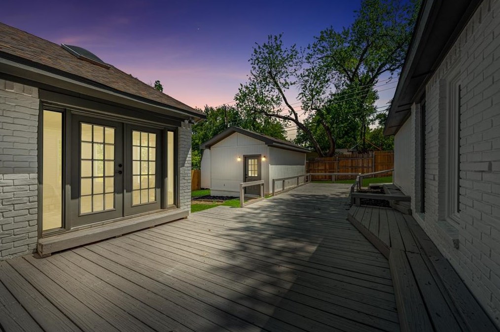 2338 Pinebluff Dr, Dallas TX  75228-5840 exterior