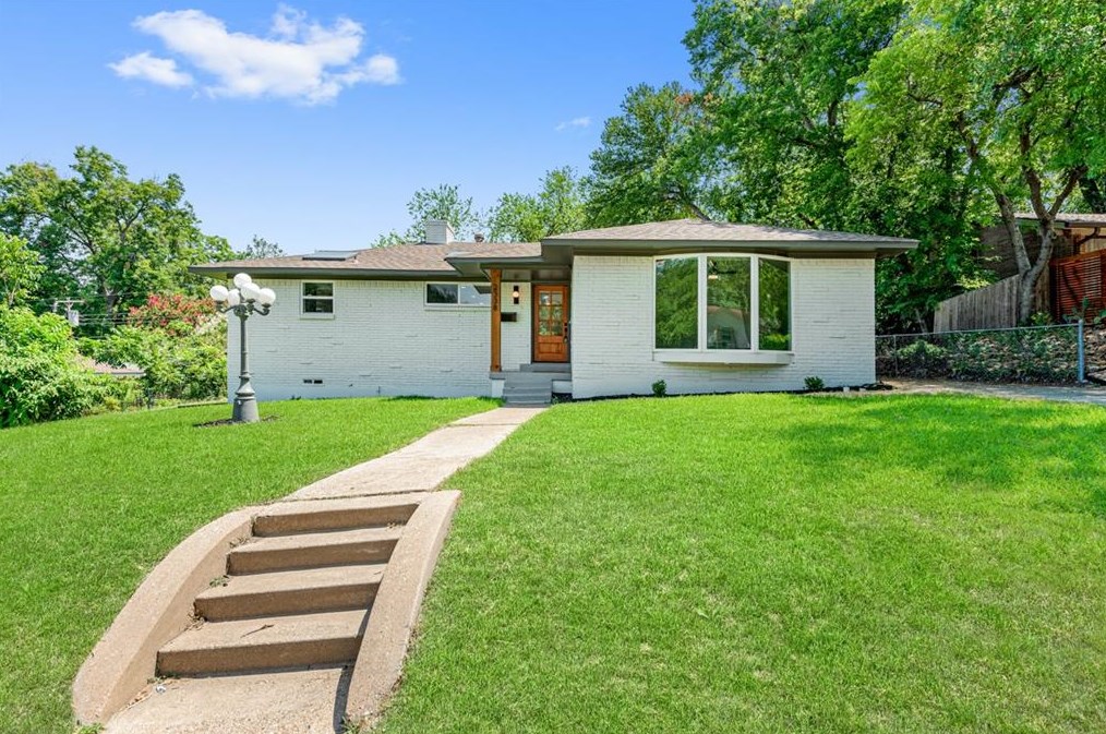 2338 Pinebluff Dr, Dallas TX  75228-5840 exterior