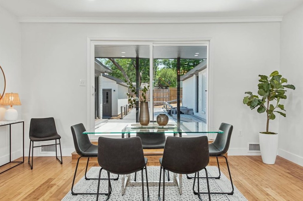 2338 Pinebluff Dr, Dallas TX  75228-5840 exterior