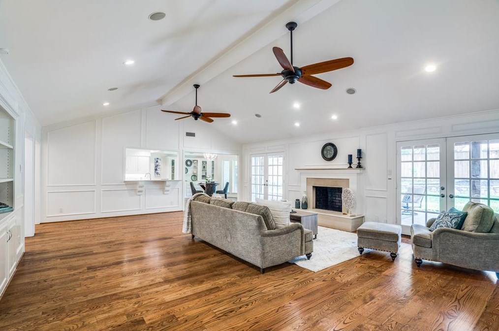 6535 Meadowcreek Dr, Dallas TX  75254-7833 exterior