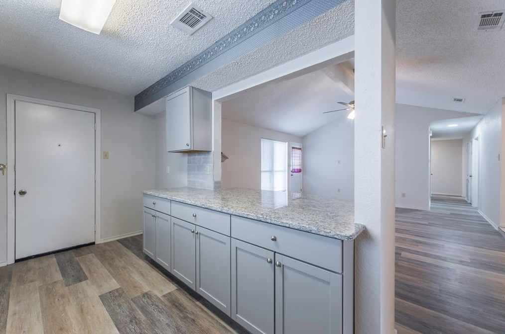 1014 Courtney Dr, Mesquite TX  75150-6074 exterior