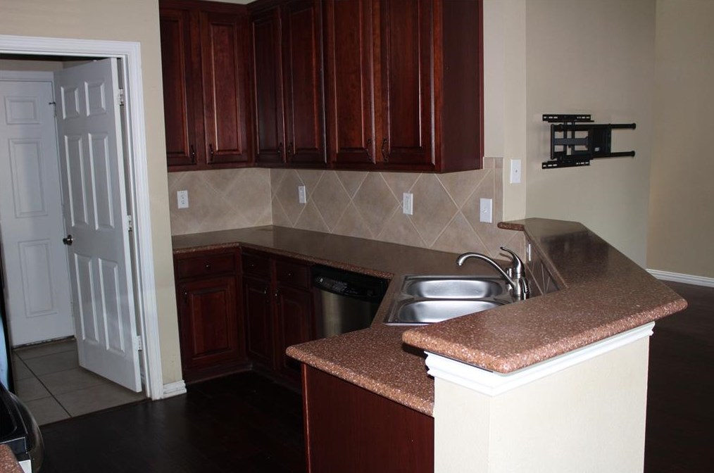8704 Manhattan Ave, Plano TX  75024-7745 exterior