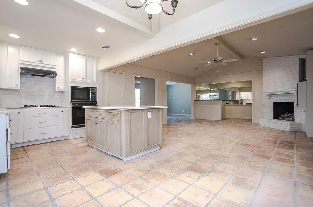 10660 Pagewood Dr, Dallas TX  75230-4258 exterior