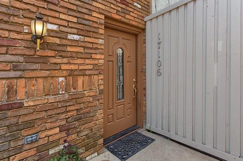 17106 Knots Lndg, Addison TX  75001-5034 exterior