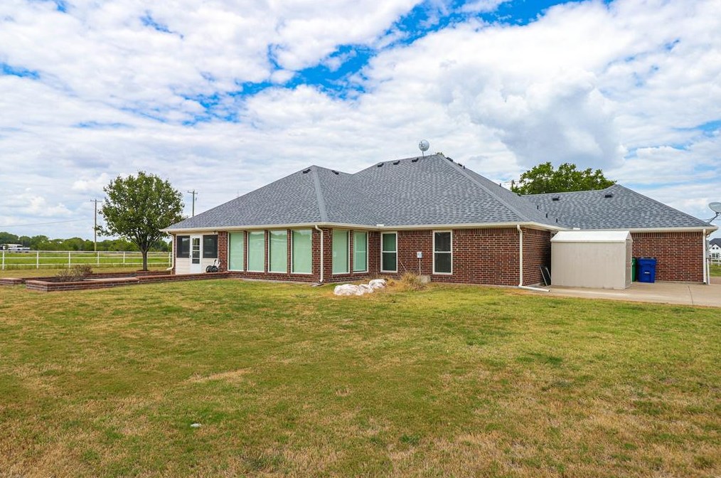 2850 Howard Rd, Waxahachie, TX 75165