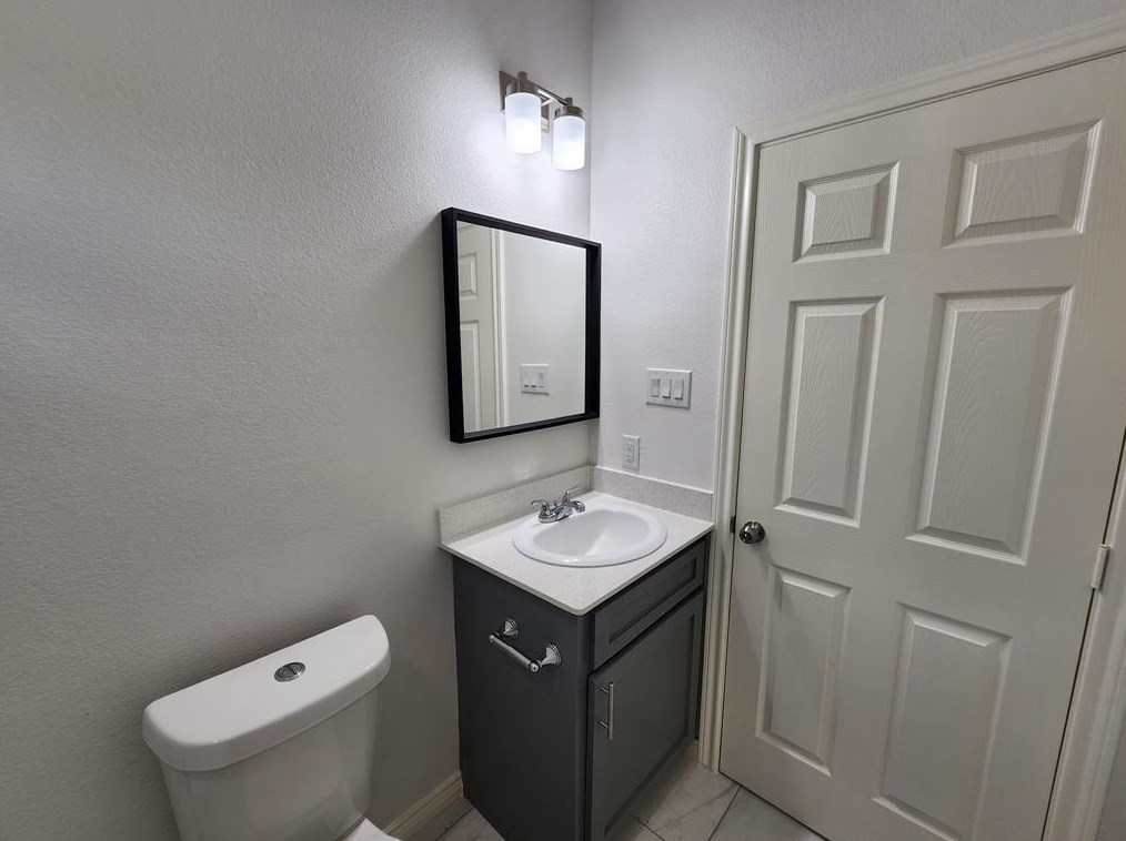 7919 Hull Ave, Dallas TX 75216-4133 exterior