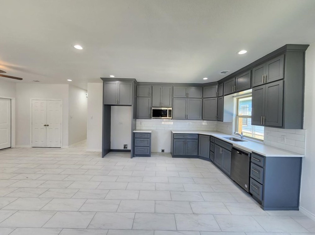 7919 Hull Ave, Dallas TX 75216-4133 exterior