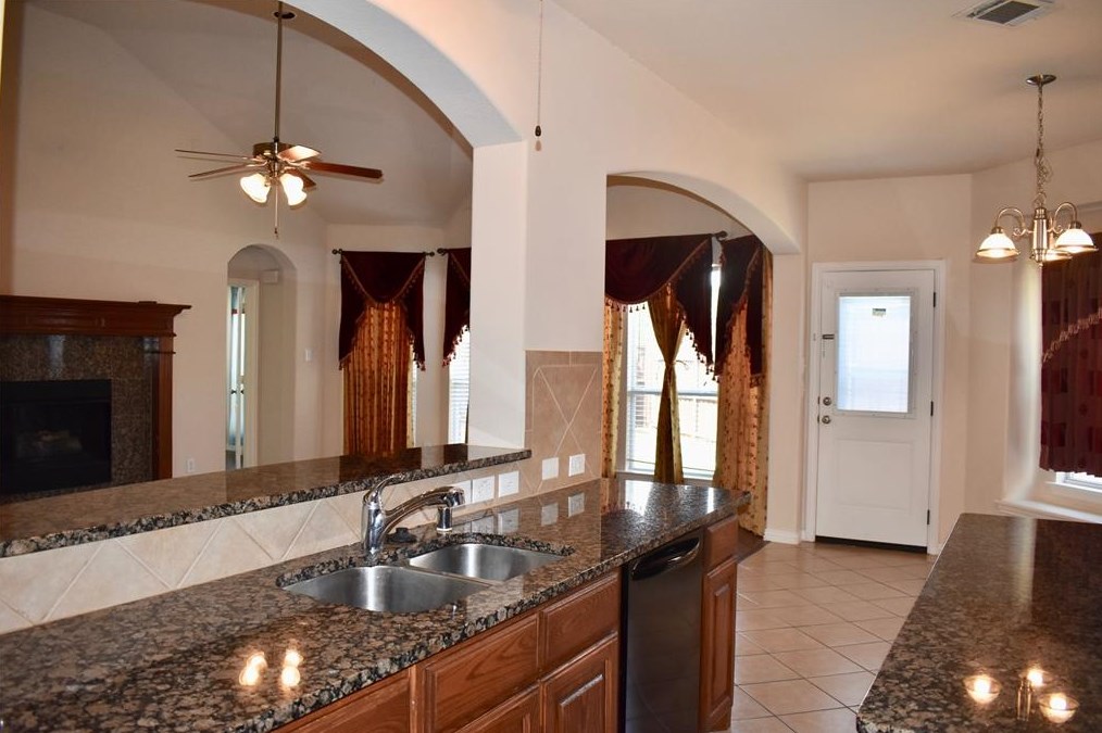 384 Spring Meadow Dr, Mckinney TX  75069-6814 exterior