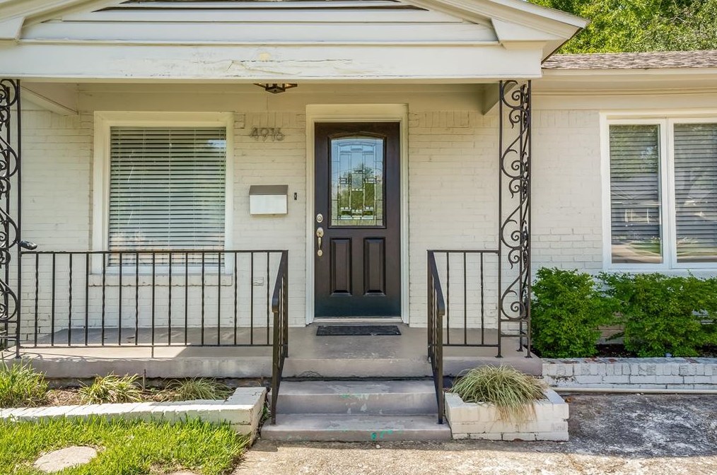 4916 Wateka Dr, Dallas TX  75209-4843 exterior