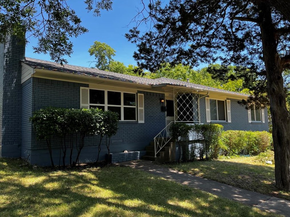 2523 Whitewood Dr, Dallas TX  75233-2829 exterior